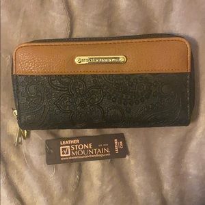 Leather Stone Mountain wallet